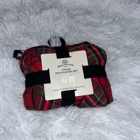 BEE & WILLOW SIZE 4-5  PJ SET - Picture 2 of 3